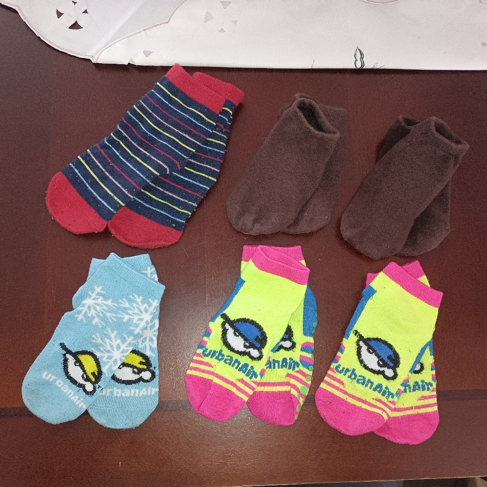 3/$10 🌟 Lot Of 6 Pairs Of Rubber Bottom Kids Play Socks